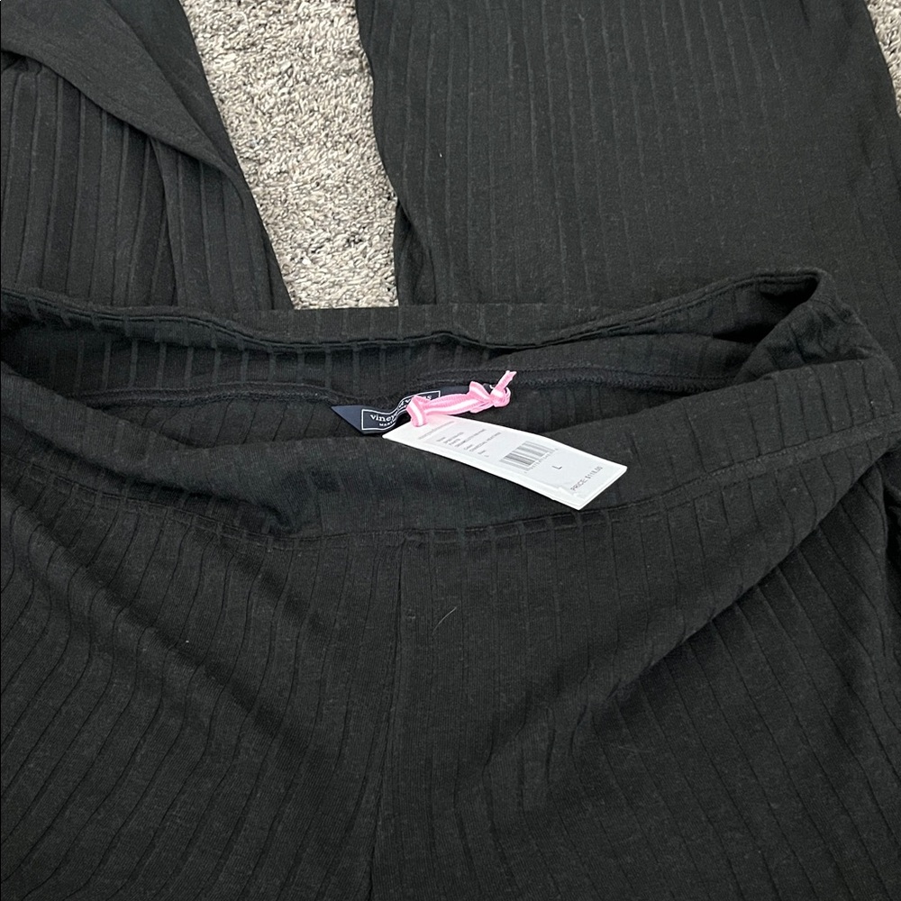 Vineyard Vines  Black Ribbed joggers/sweats. New large. Wide leg, slit @ bottom.
